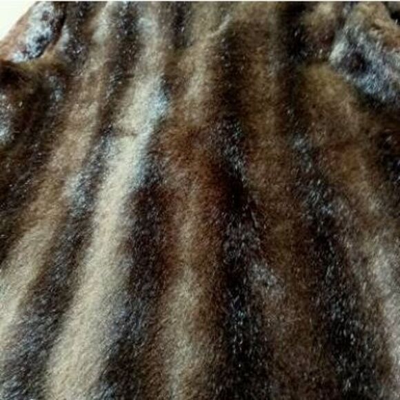 Vintage ALEUTIAN styled by Dubrowsky and Joseph. In excellent vintage condition. - Picture 9 of 12